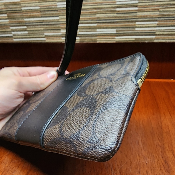 Coach Signature Corner Zip Wristlet Black Stripe - Picture 4 of 4